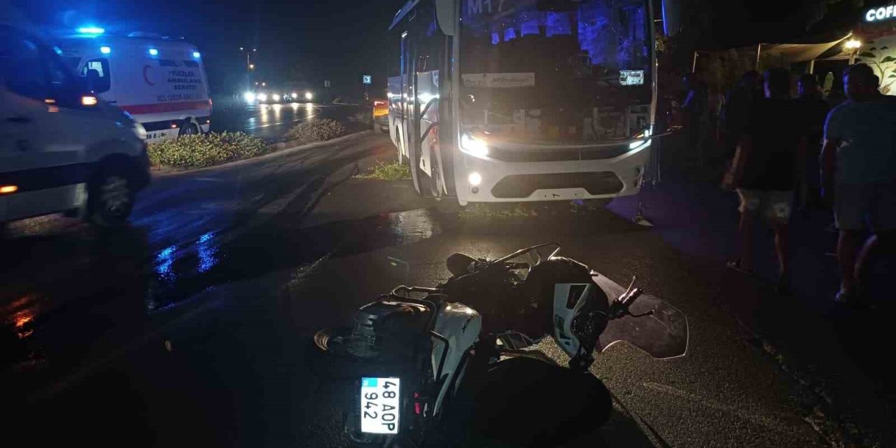 Tur otobüsü karşı şeride geçti: 1 yaralı