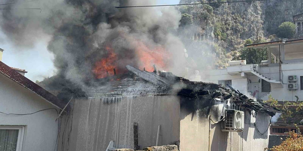 Fethiye’de ev yangını korkuttu