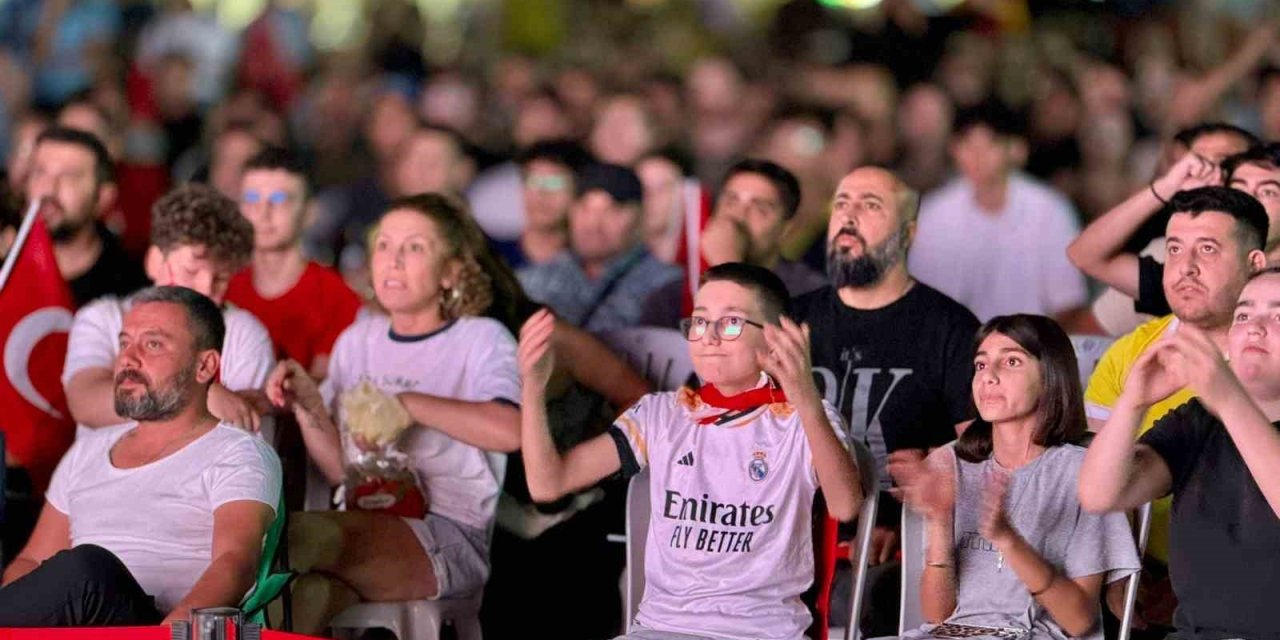 Aydınlılar milli heyecanı bir arada yaşadı