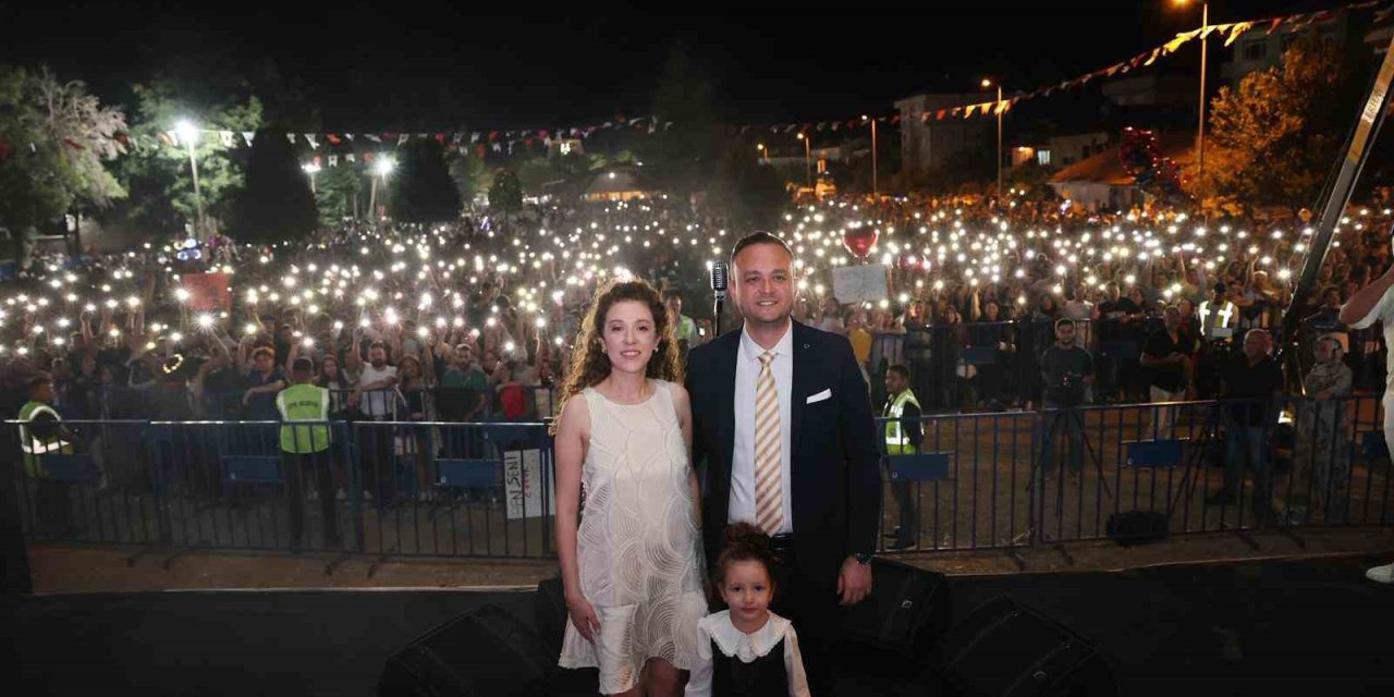 Çivril Elma Festivalinde Cem Adrian unutulmaz gece yaşattı