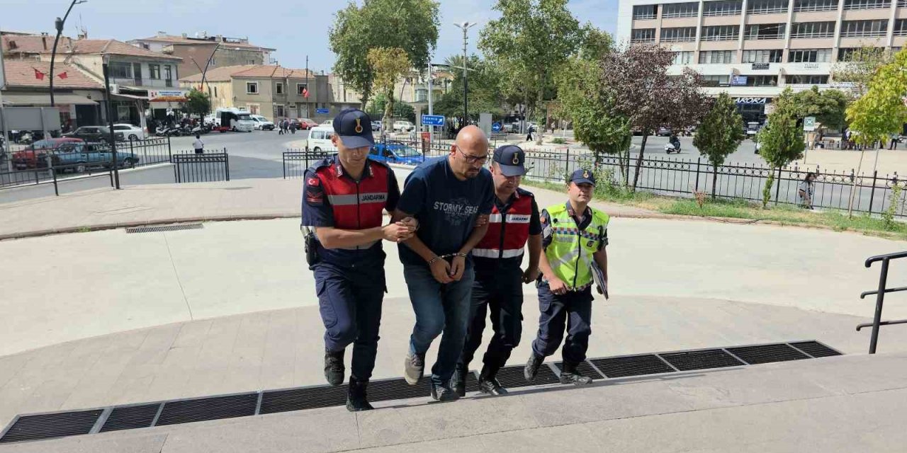 İzmir Büyükşehir personeli, FETÖ’den ihraç polis kimliğiyle yakalandı