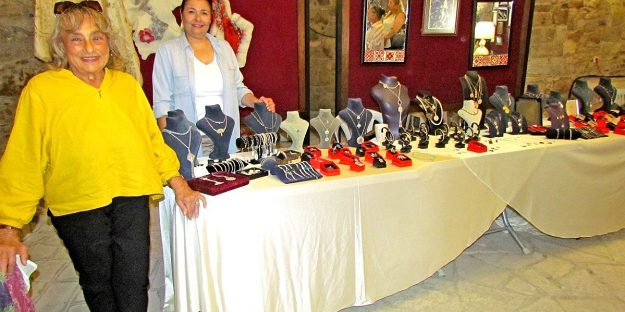 Kadınların el emeği Çeşme’nin tarihi kalesinde sergileniyor