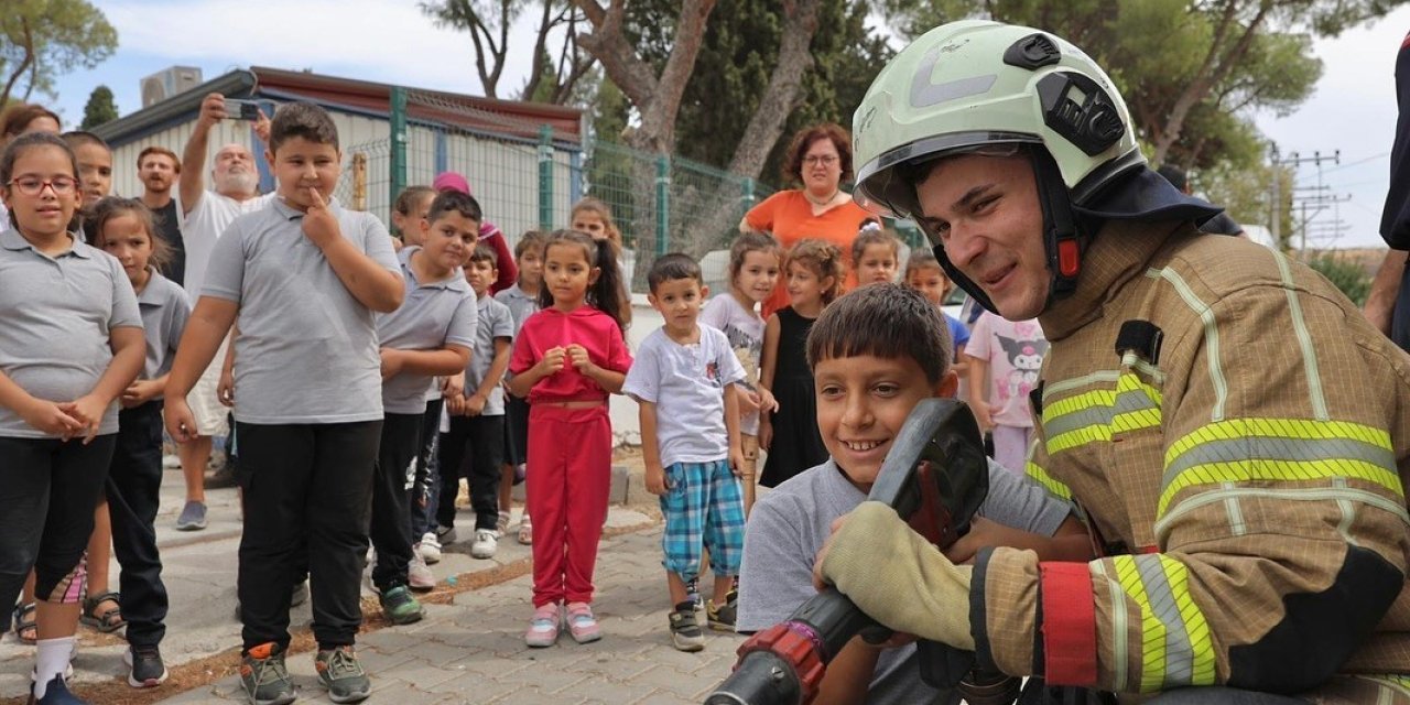 İtfaiye araç ve ekipmanları öğrencilere tanıtıldı