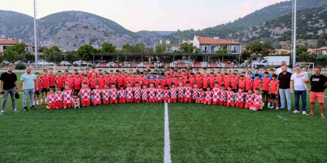 Düğerek Mahallesi kulübüne sahip çıktı