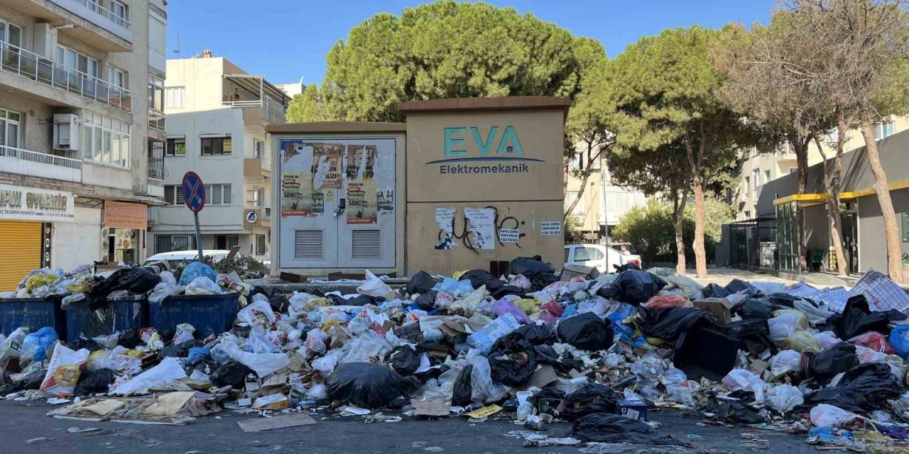 Buca Belediyesi ile işçiler uzlaştı; çöp dağları yerinde duruyor