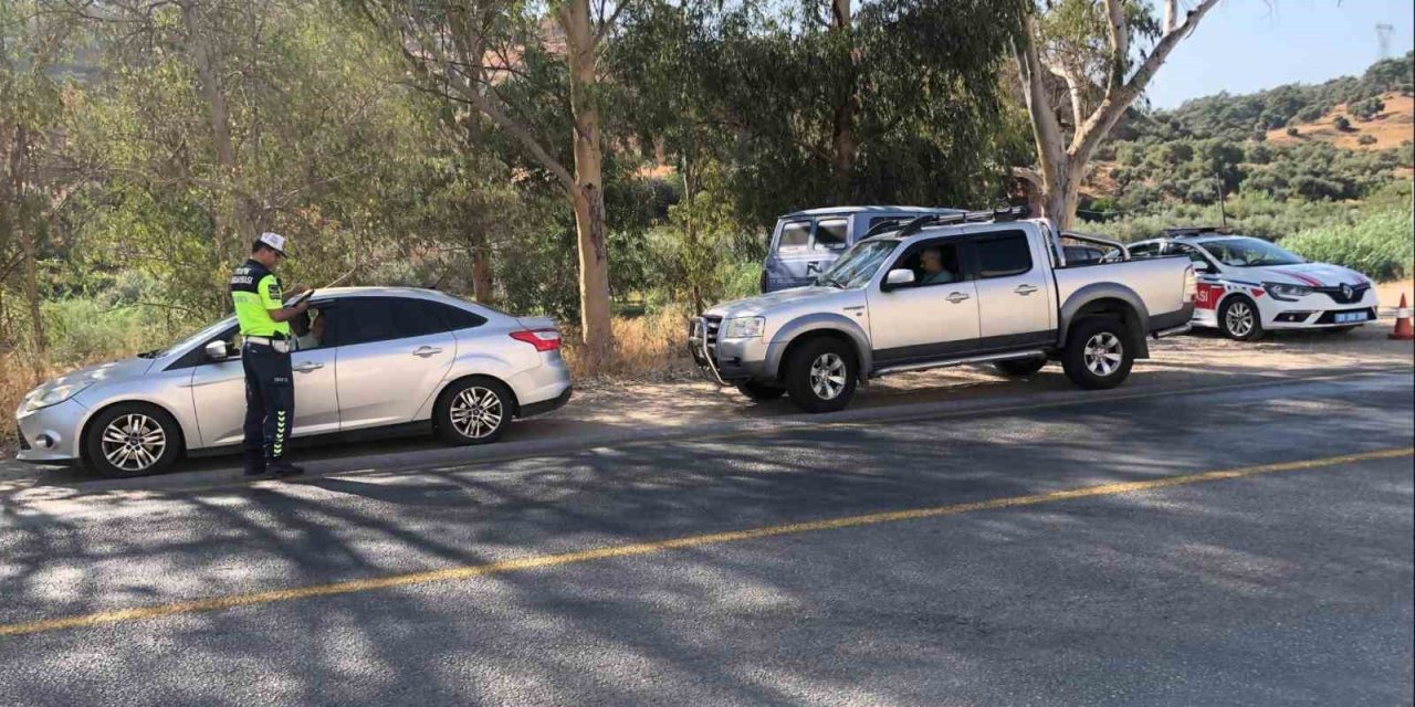 Jandarmadan Köşk’te yol kontrolü