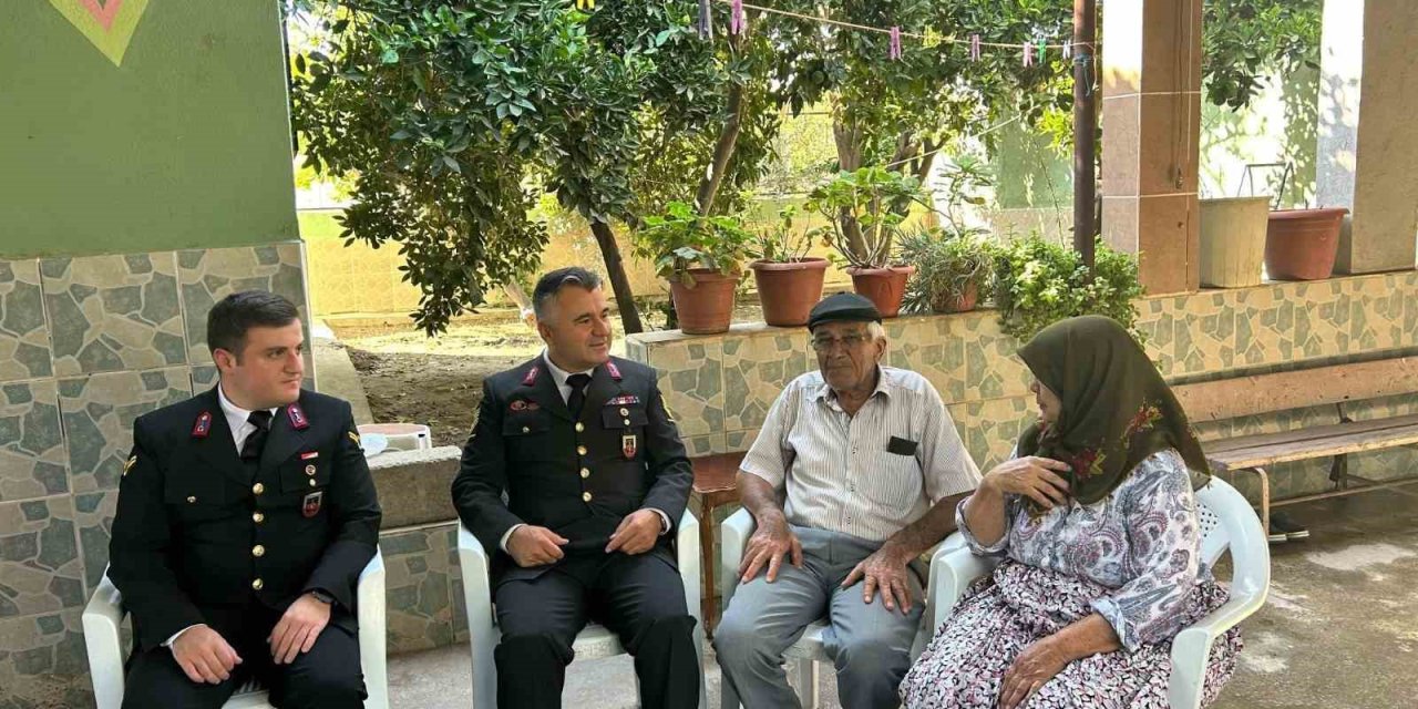Jandarma şehit ailelerini unutmadı