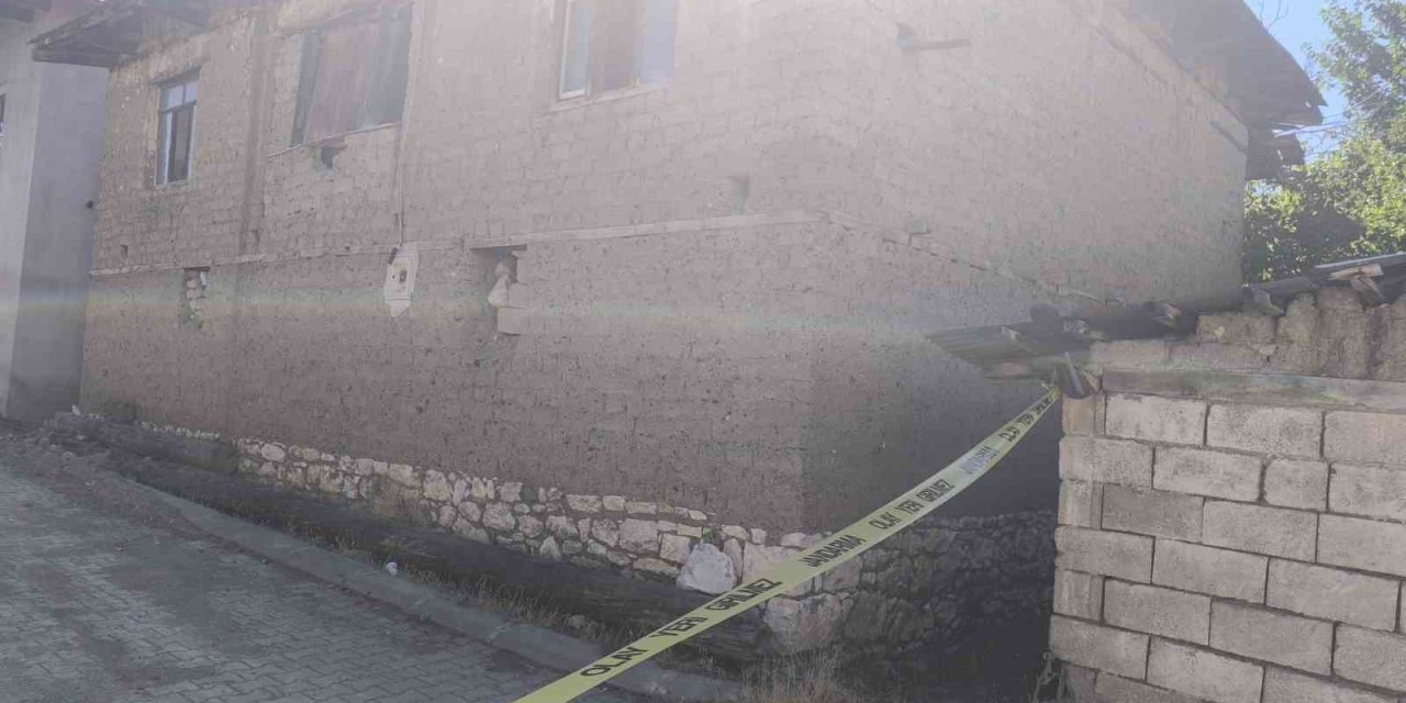 Yaşlı kadın evinde ölü olarak bulundu