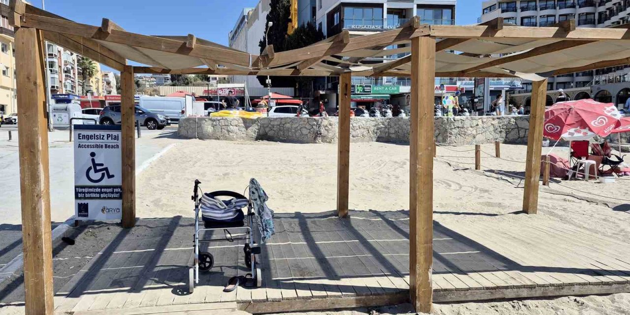 Kuşadası’nda engelli bireyleri güneşten koruyan gölgeliklere zarar verildi