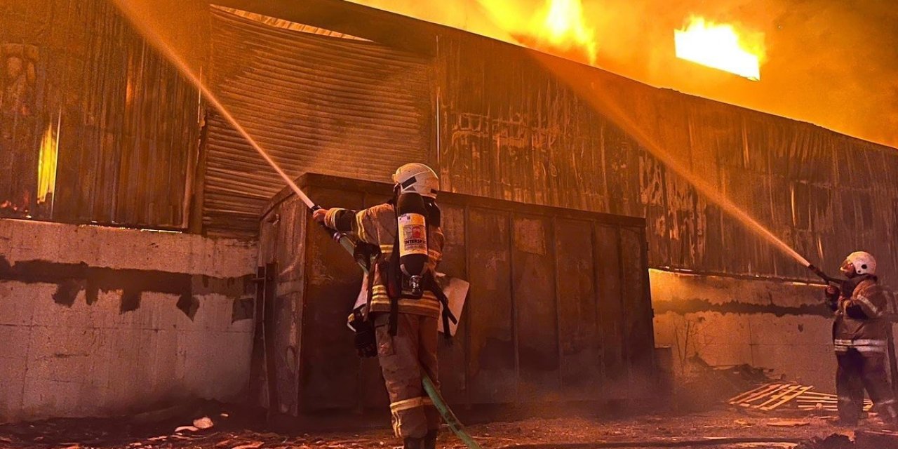 Mobilya fabrikasında yangın kontrol altında