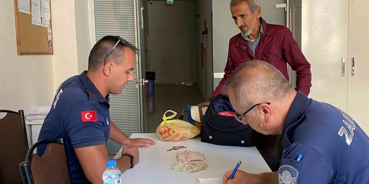 Yarım saate 270 lira toplayan dilenci, zabıtayı bile şaşırttı