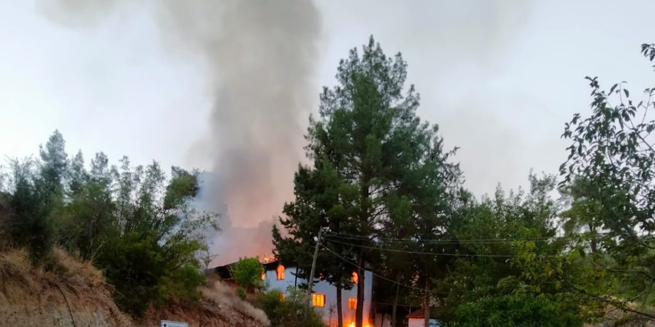 Camiyi kül eden yangının görüntüsü ortaya çıktı