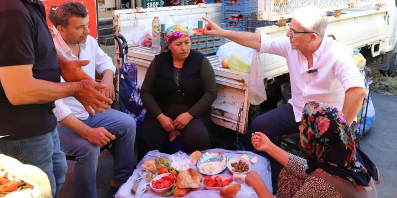 Başkan Tetik, vatandaşlarla bir araya geldi