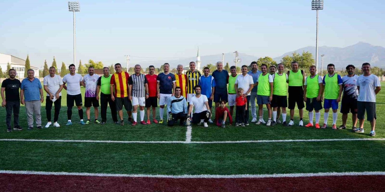 Kemalpaşa protokolü yeşil sahada buluştu