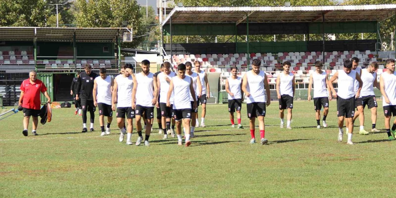 Denizli İdmanyurdu, lider Uşak Spor ile oynayacağı maçın hazırlıklarını sürdürüyor