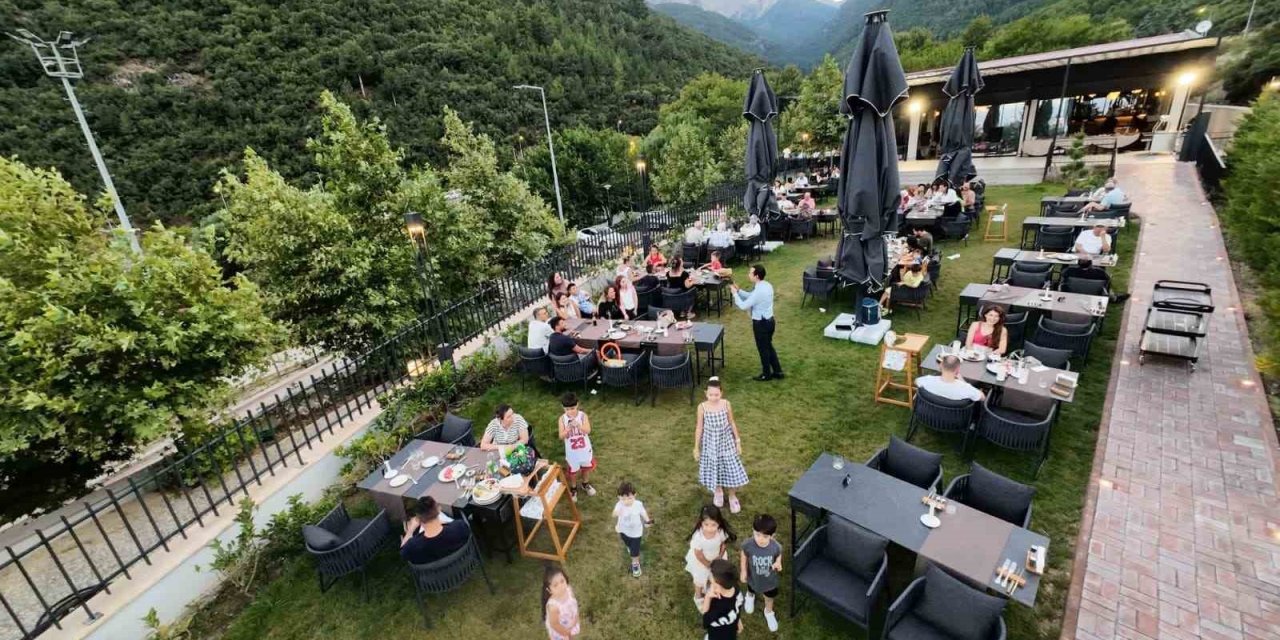 CHP’li Merkezefendi’de ruhsatı olmayan Ornaz restoran için adrese teslim ihale iddiası