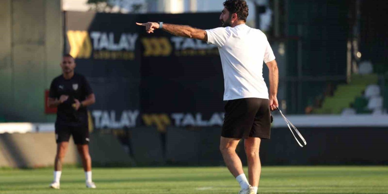 Burhan Eşer: "Takım bütünlüğüne inanan bir oyun anlayışı istiyoruz"