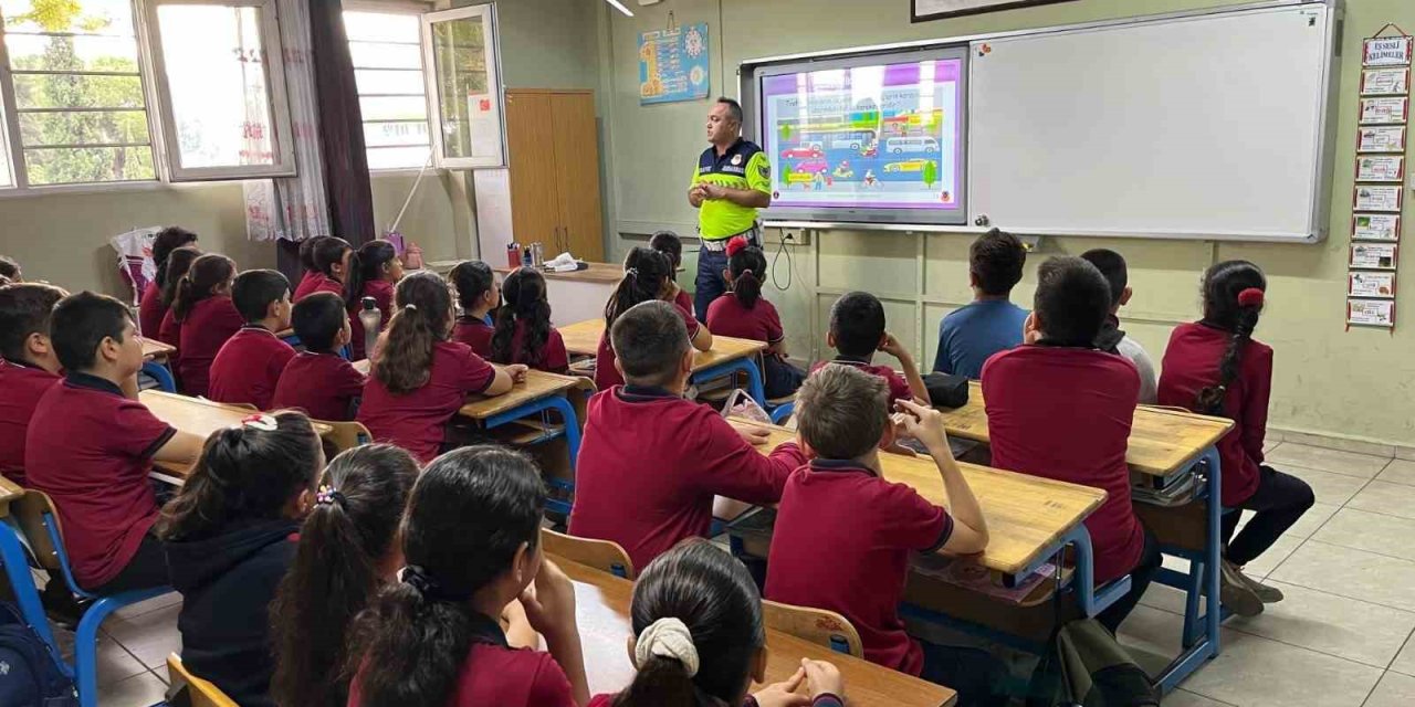 İlkokul öğrencilerine trafik eğitimi verildi