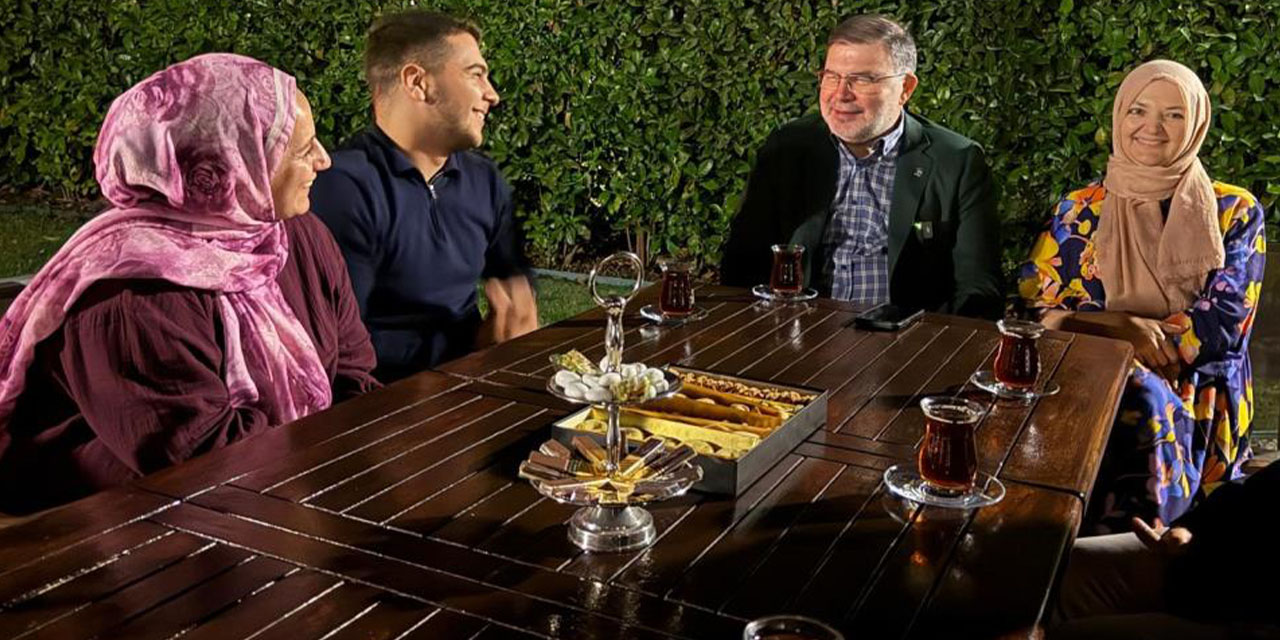 AK Parti İzmir İl Başkanı Saygılı, öğrencileri evinde ağırladı