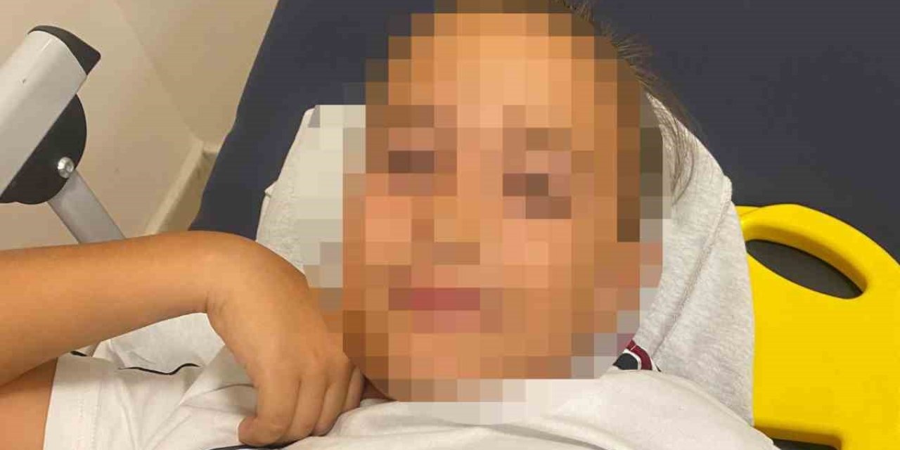 Okul bahçesinde bayrak direği öğrencilerin üzerine devrildi: 1 çocuk yaralandı