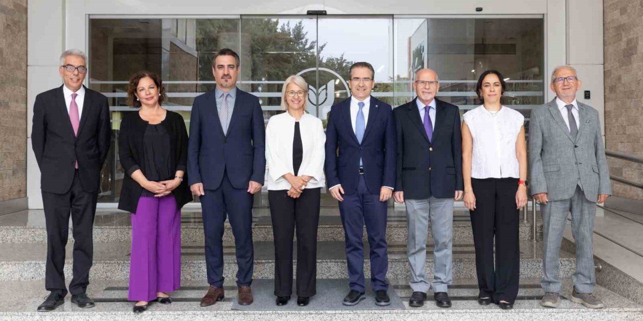 Yaşar Üniversitesinden 8 akademisyen dünyanın en etkili bilim insanları arasında