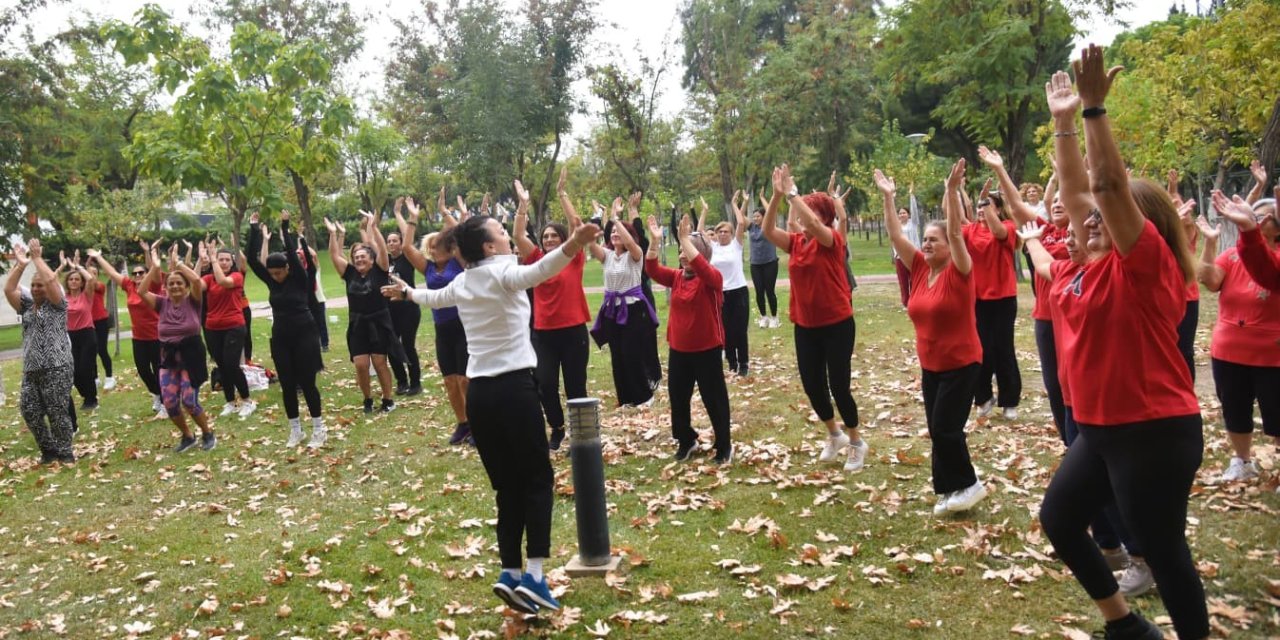 Yunusemreli kadınlardan açık havada spor etkinliği