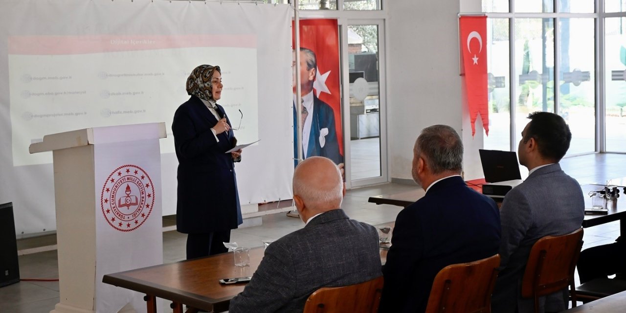 Kuşadası’nda eğitim-öğretim yılı değerlendirme toplantısı yapıldı