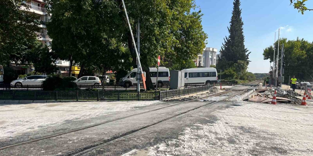 Soğukkuyu hemzemin geçidi araç trafiğine açıldı