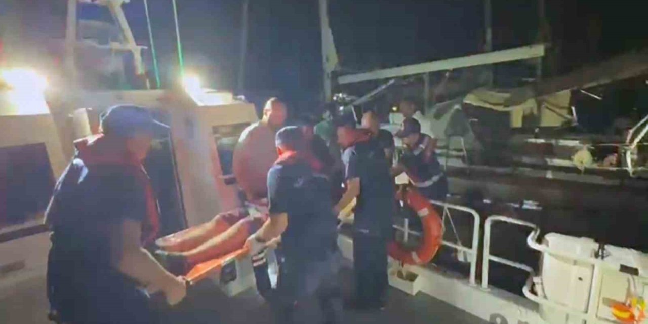 Çiftlik koyunda yaralanan vatandaşa Sahil Güvenlikten tıbbi tahliye