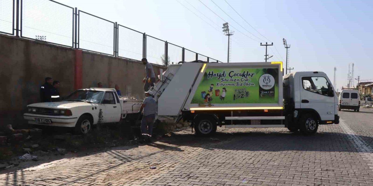 Nazilli’de atıl araçlar toplatılıyor