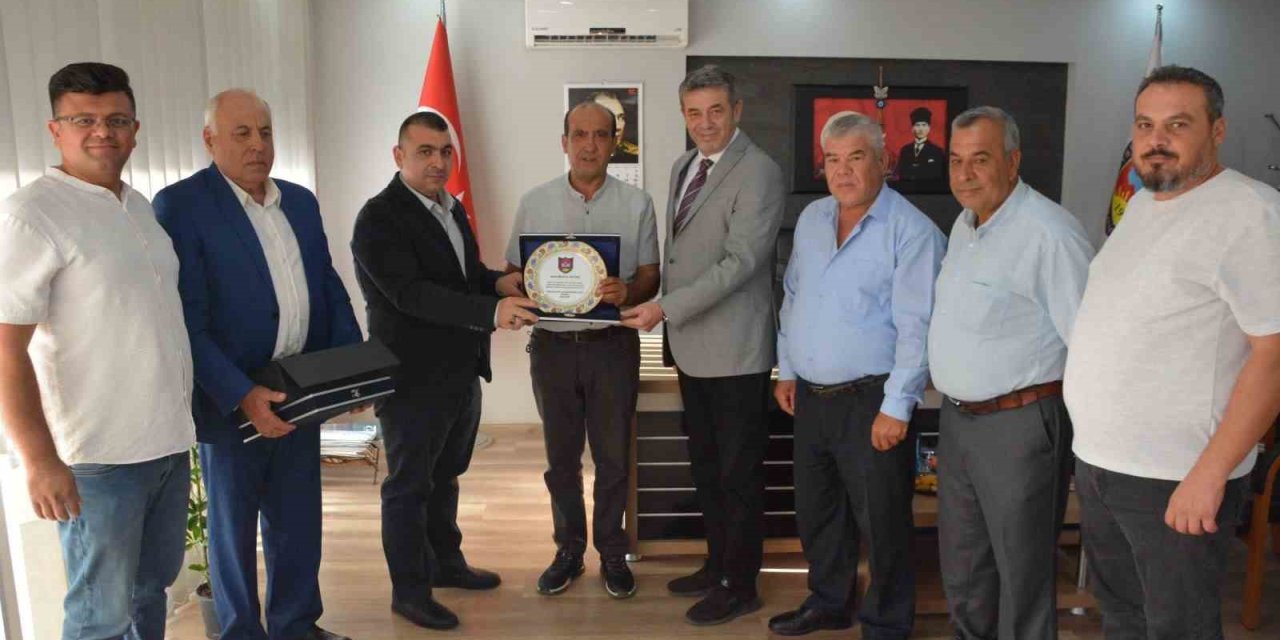 Başkan Künkcü’den, Didim’de yılın ahisine plaket