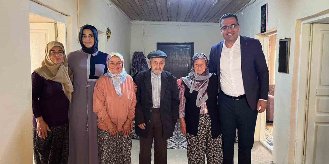 Sarıgöl Kaymakamı Dalak’dan Yaşlılar Günü sürprizi