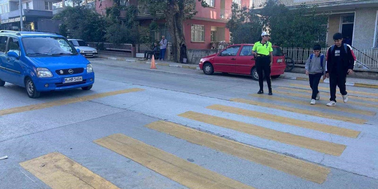 Alaşehir’de öğrenciler polis ve bekçilerle güvende