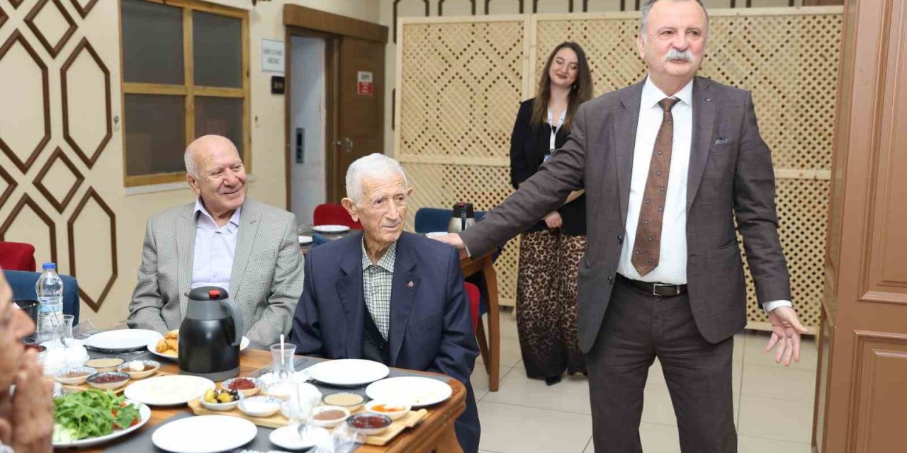 Yunusemre’den Yaşlılar Günü’ne özel vefa etkinliği
