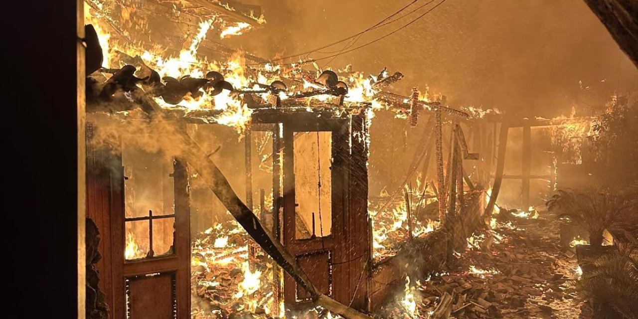 Akyaka’da restoran yangını paniğe neden oldu