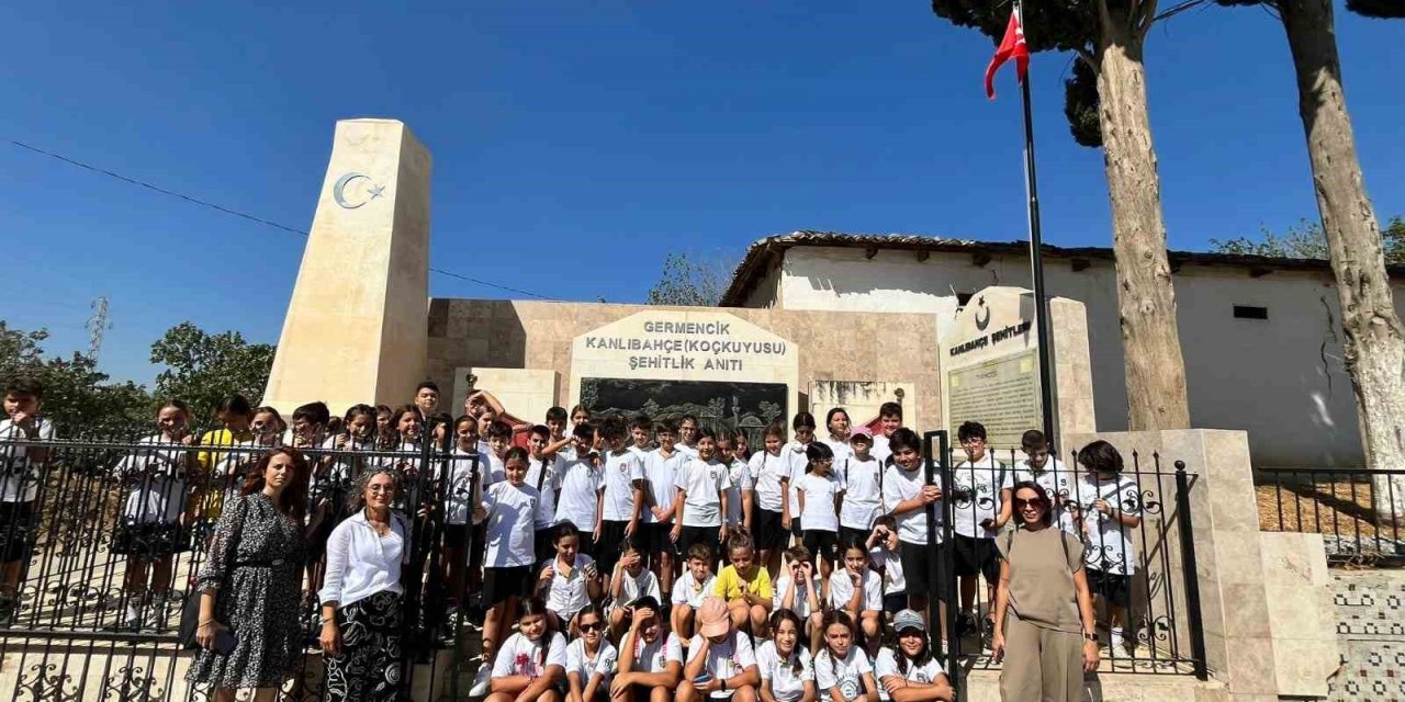 Efeler’de ’Milli Bilinç ve Vatan Sevgisi’ şehitliklerde pekişti