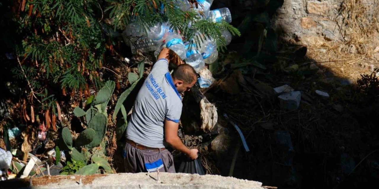 Belediye ekiplerinden derelerde temizlik çalışmaları