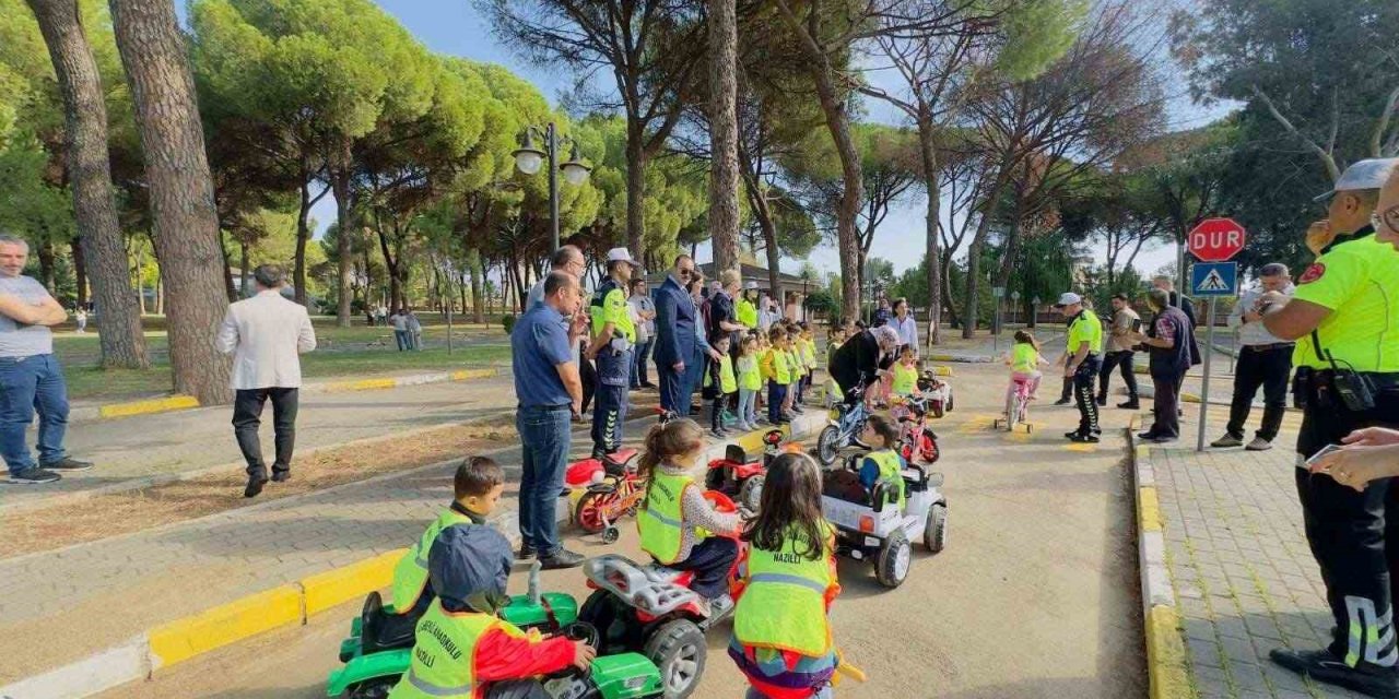 Nazilli’de 45 öğrenci trafik dedektifi oldu