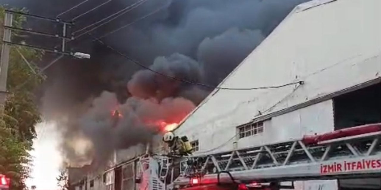 İzmir Bornova’da depo yangını