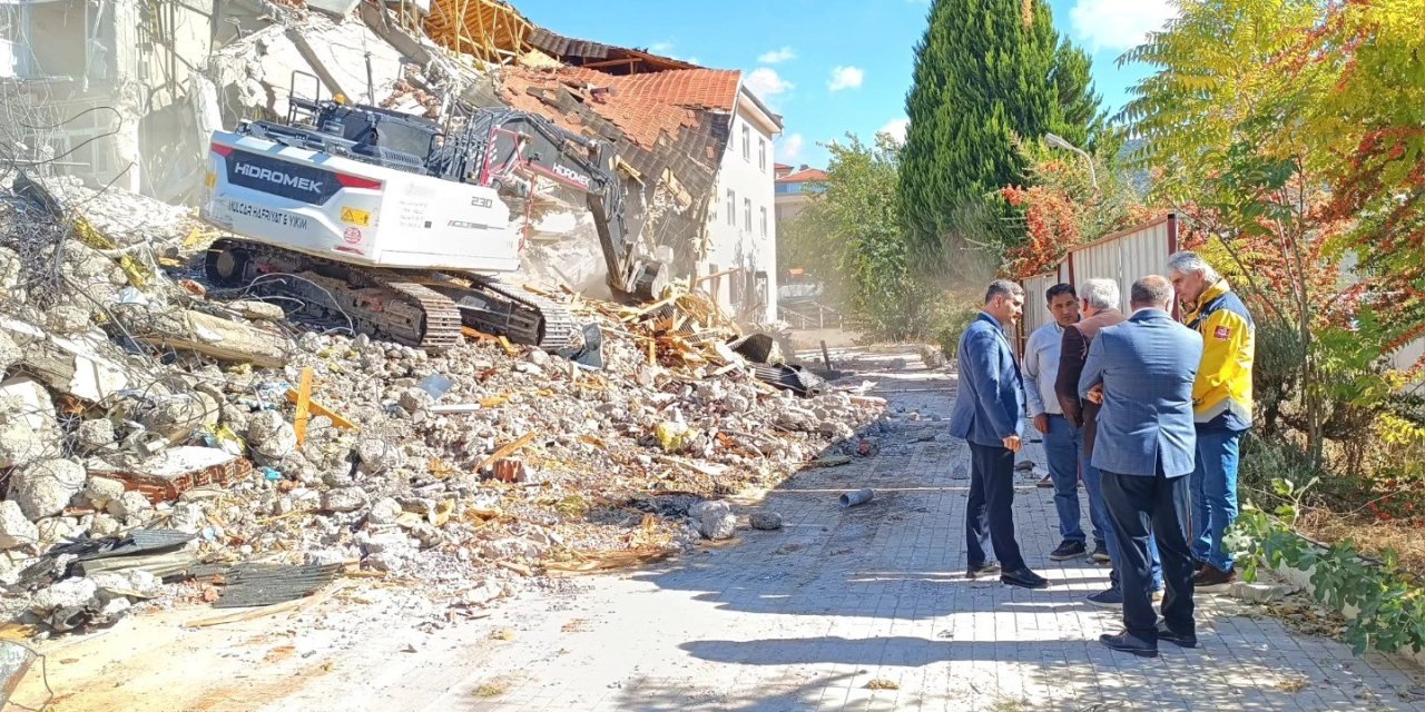 Depreme dayanaksız olan Kale Devlet Hastanesi’nin yıkımına başlanıldı
