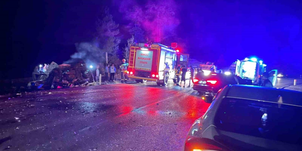 İki otomobil kafa kafaya çarpıştı: 1 ölü, 4 yaralı