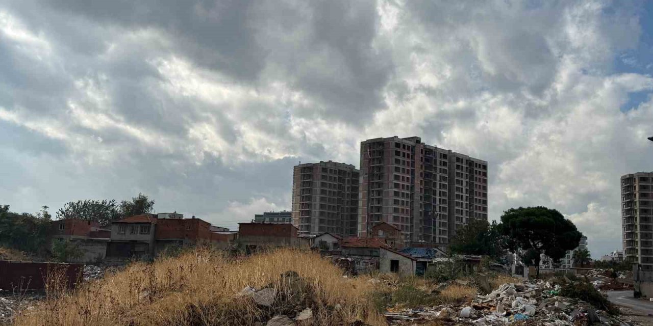 Karşıyaka Belediyesi’nde grevciler sürgün edildi