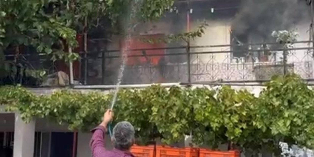 Manisa’da ev yangını