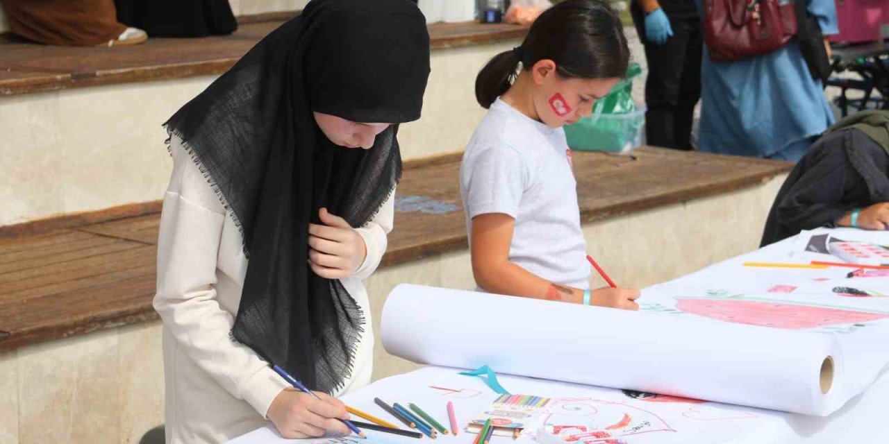 Fethiye’de çocuklar Filistinli akranları için resim çizdi
