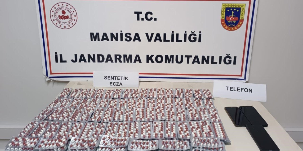 Jandarma durdurdu, binlerce sentetik hap ele geçirdi