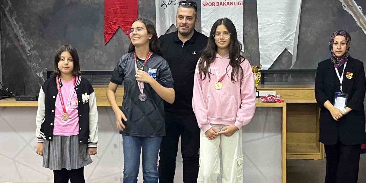 Çeşme Belediyespor genç satranççılarından gururlandıran başarı