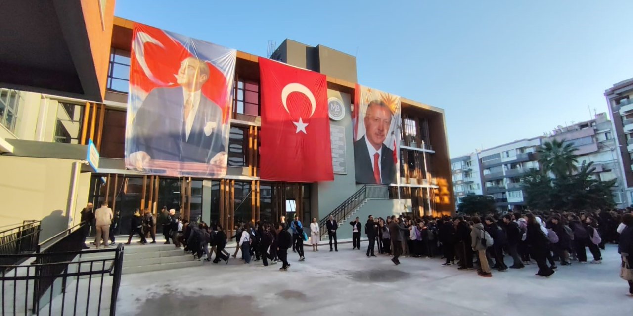 Münire Bayer Ortaokulu’nda bugün ilk ders zili çaldı