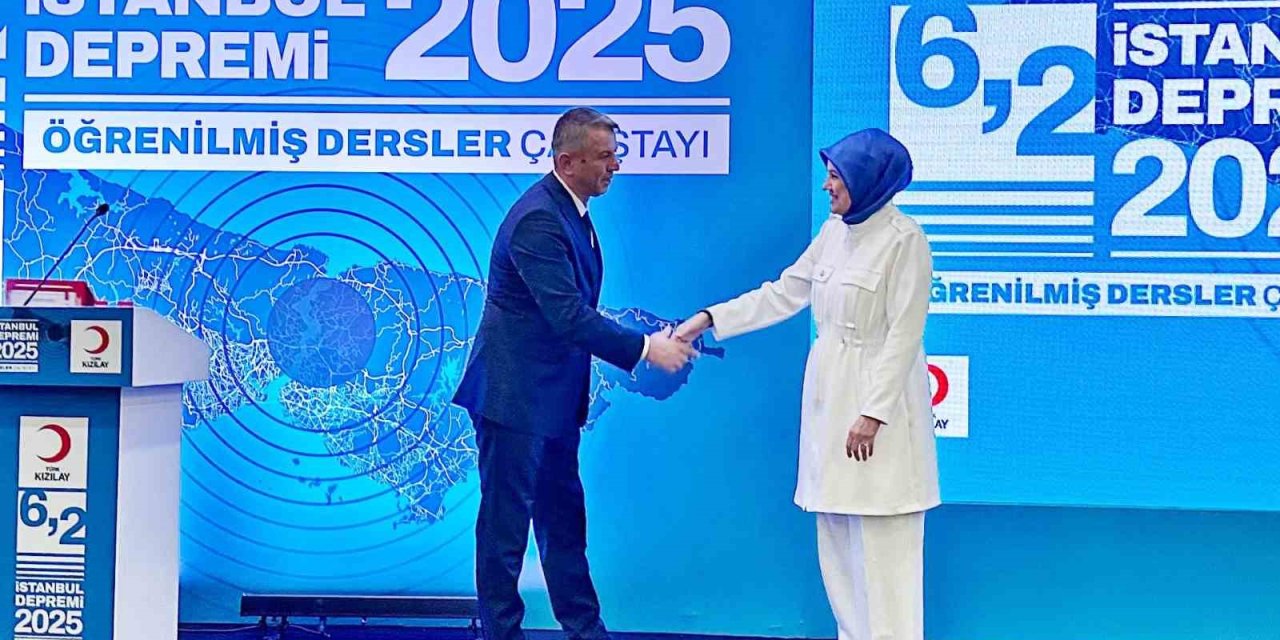 Türk Kızılay Manisa İl Başkanı Gürsel’e teşekkür belgesi