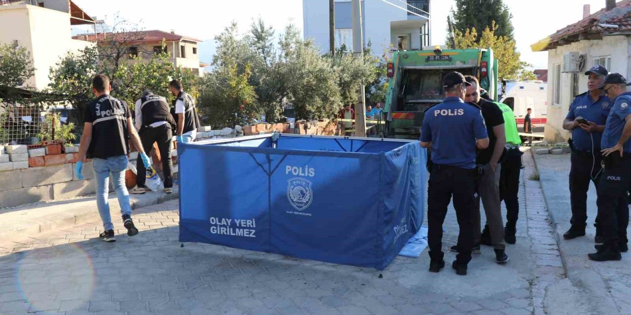 Çöp kamyonunun ezdiği yaşlı kadın hayatını kaybetti