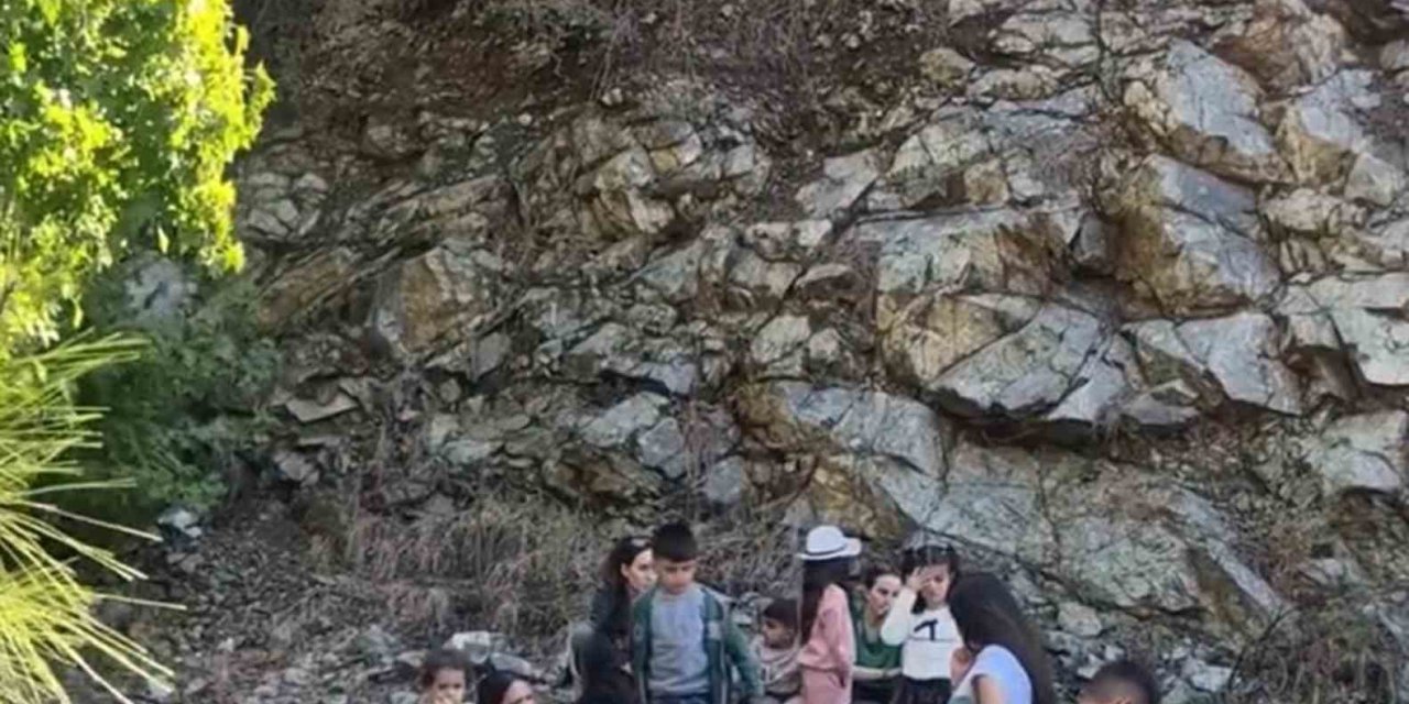 Fethiye’de 43’ü çocuk 65 düzensiz göçmen ve 4 göçmen kaçakçısı yakalandı